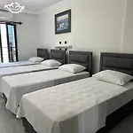 Hadrian\'S Gate Family Hostel